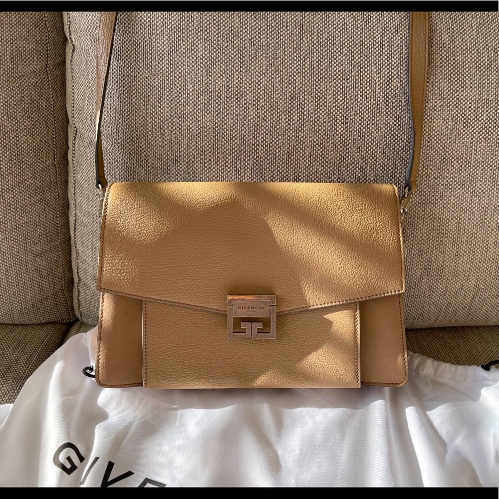 BRAND NEW! Givenchy GV3 Medium Bag